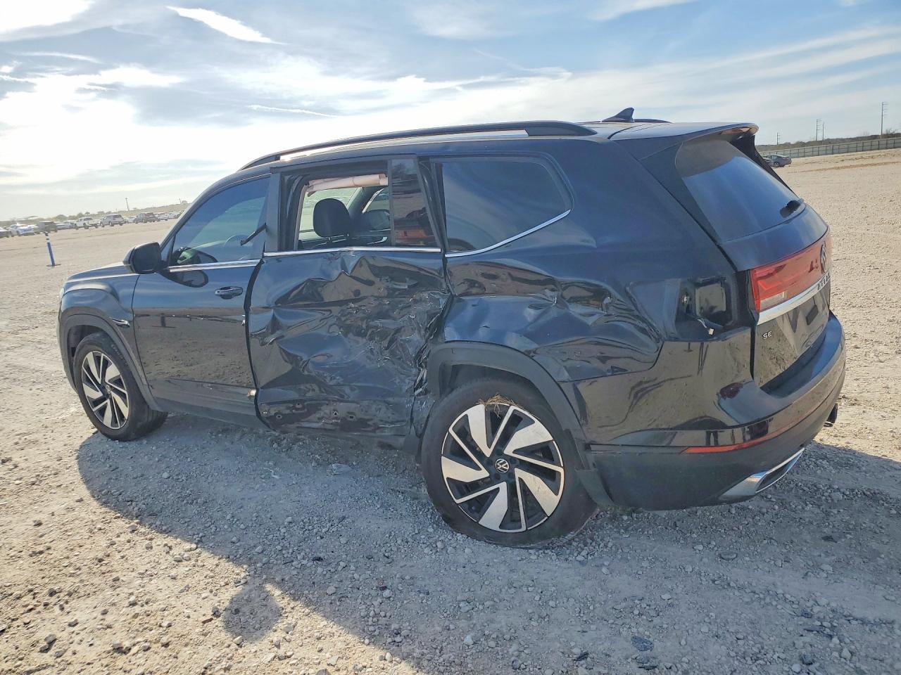 2024 Volkswagen Atlas Se - Image 2