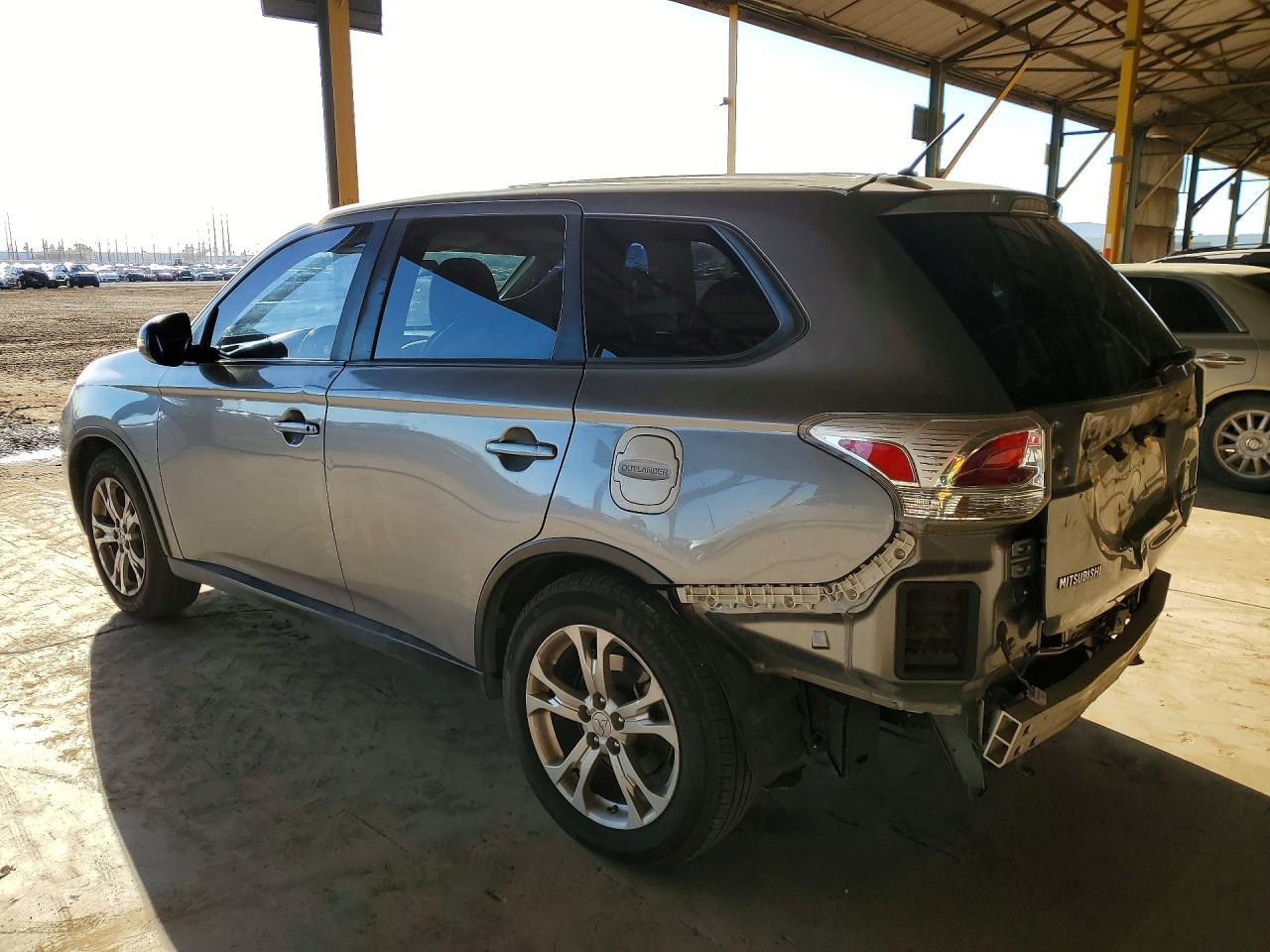 2015 Mitsubishi Outlander Se - Image 2