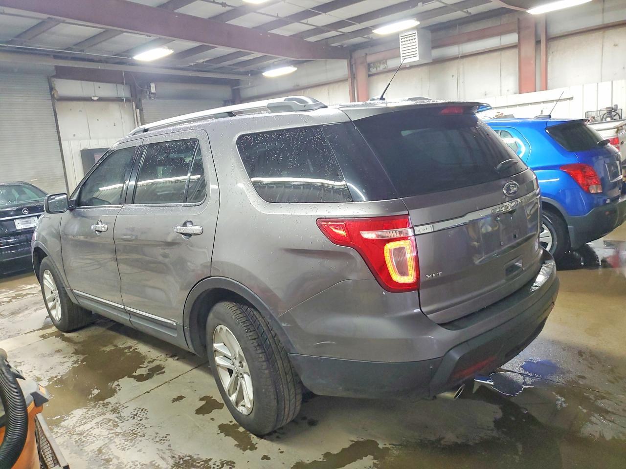 2011 Ford Explorer Xlt - Фото 2
