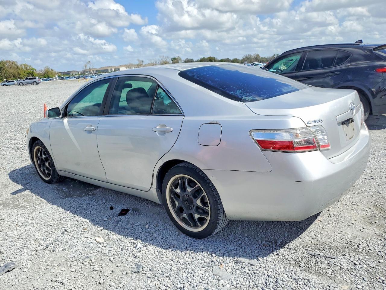 2009 Toyota Camry Le - Фото 2