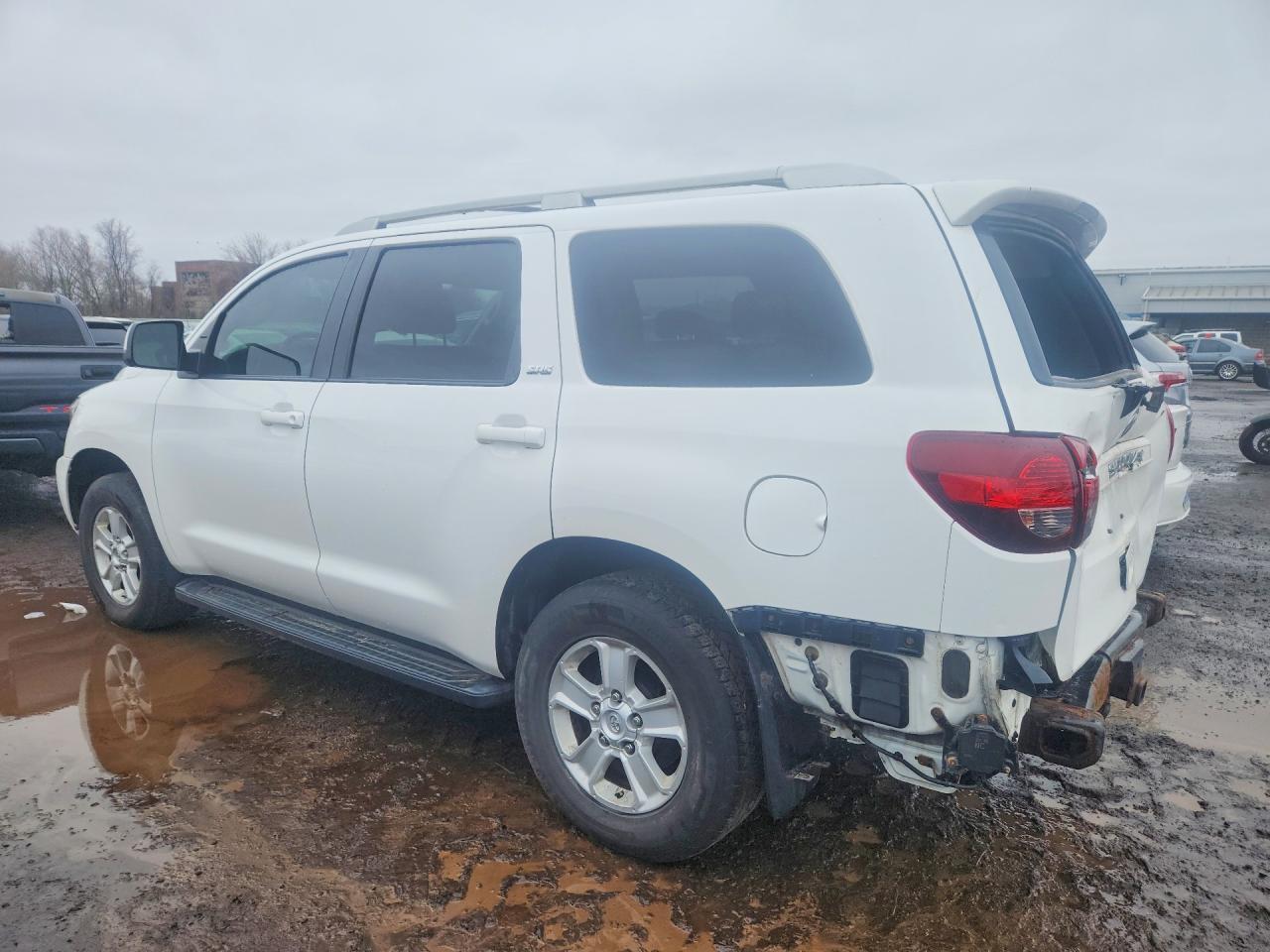 2018 Toyota Sequoia Sr5 - Фото 2