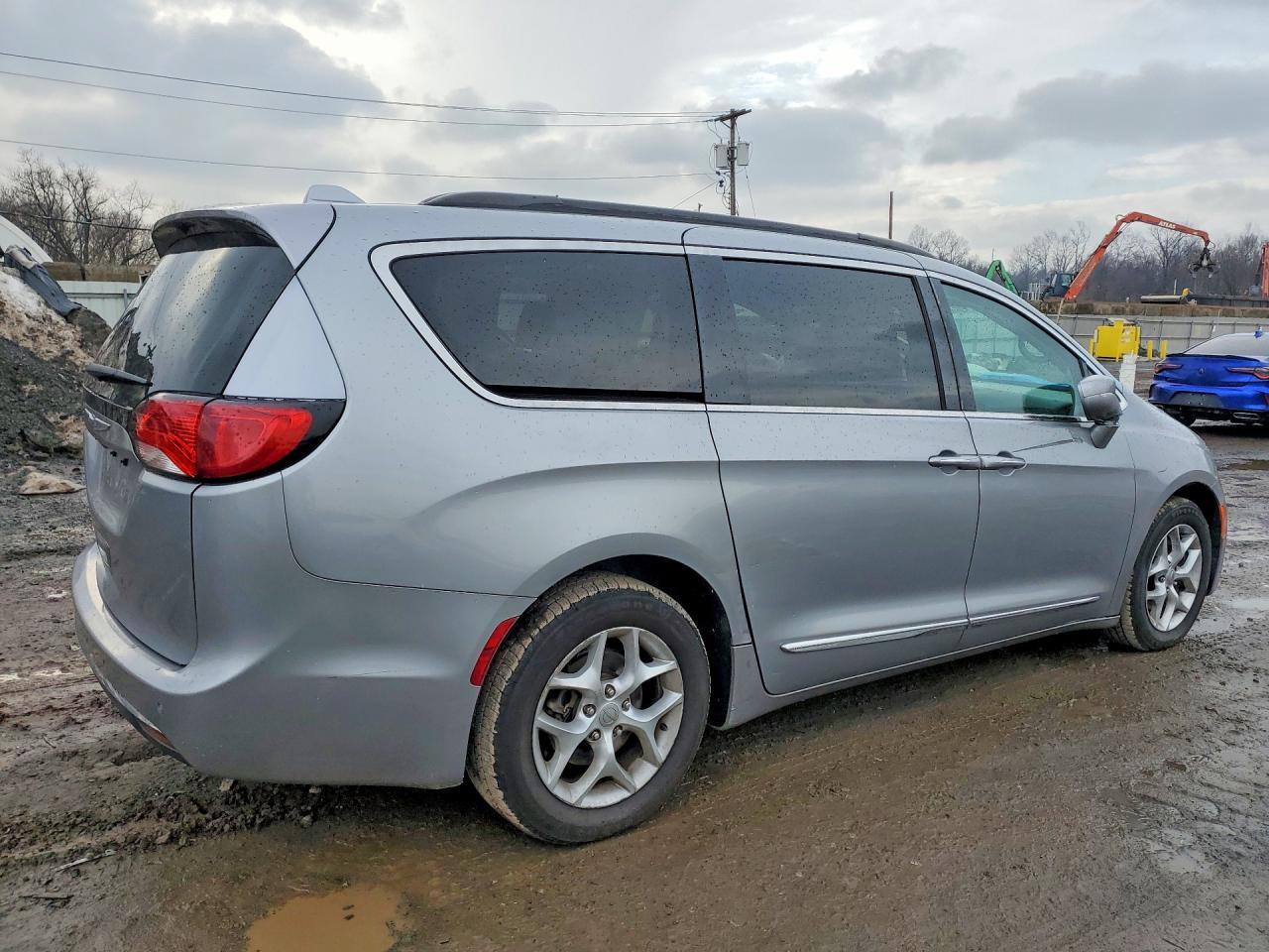 2017 Chrysler Pacifica Touring L - Image 3