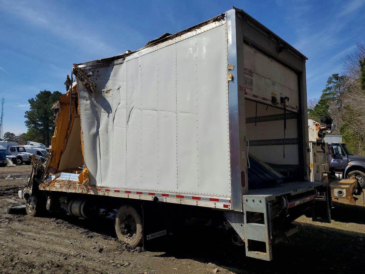 2024 Isuzu Nrr Refrigerated Box Truck - Image 2