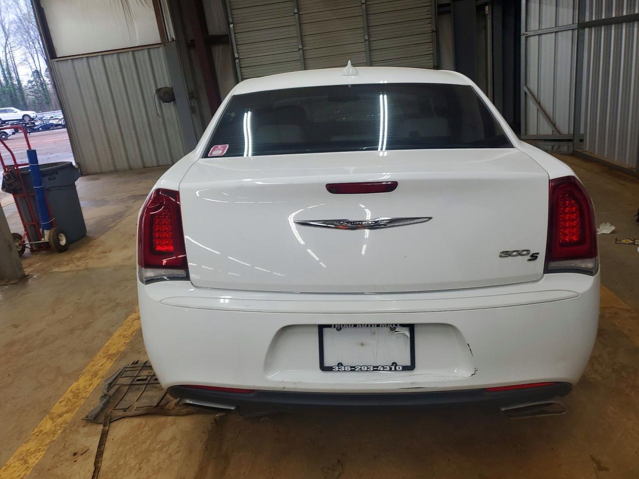 2017 Chrysler 300 S - Image 6