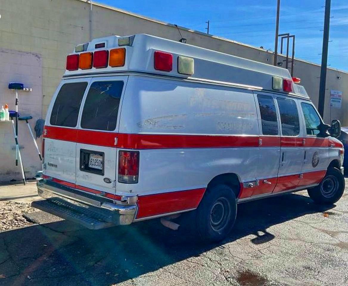 2013 Ford Econoline White - Ambulance - Фото 4