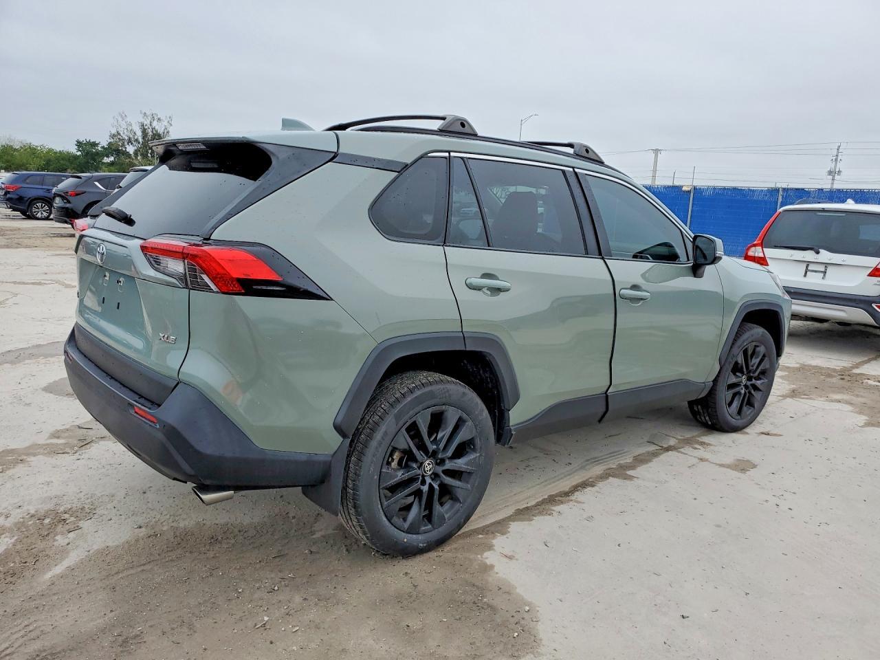 2022 Toyota Rav4 Xle Premium - Фото 3