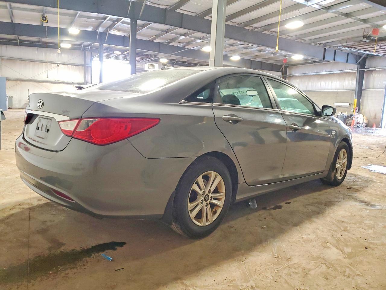 2013 Hyundai Sonata Gls - Image 3