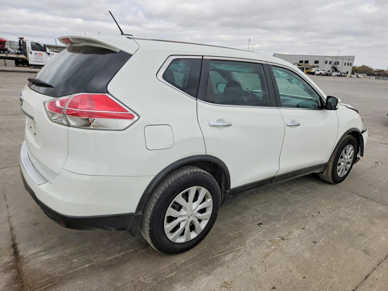 2015 Nissan Rogue S - Фото 3