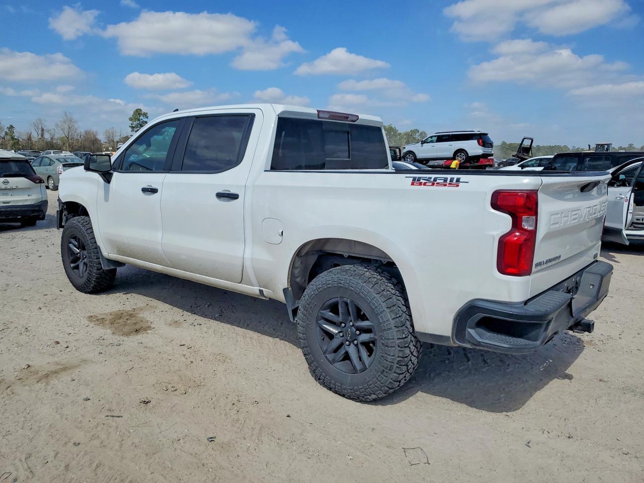 2020 Chevrolet Silverado K1500 Lt Trail Boss - Image 2