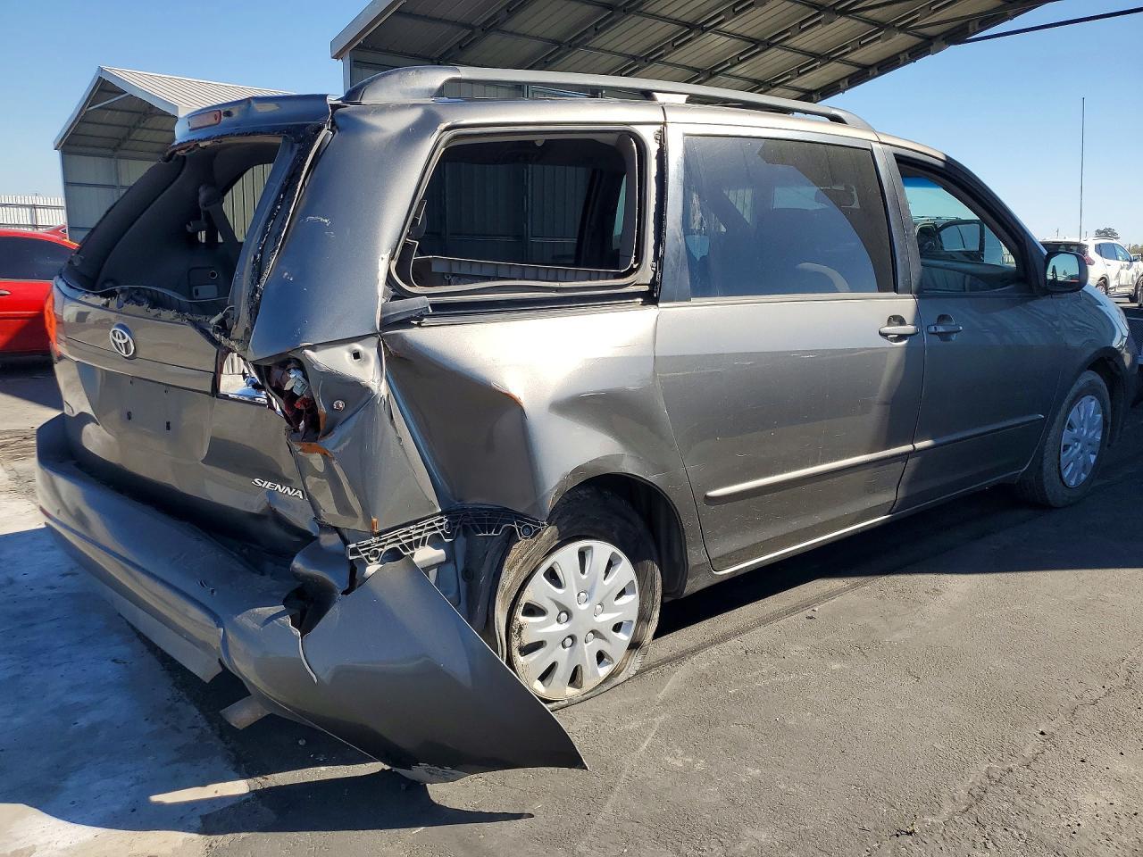 2005 Toyota Sienna Le 7 Passenger - Фото 3