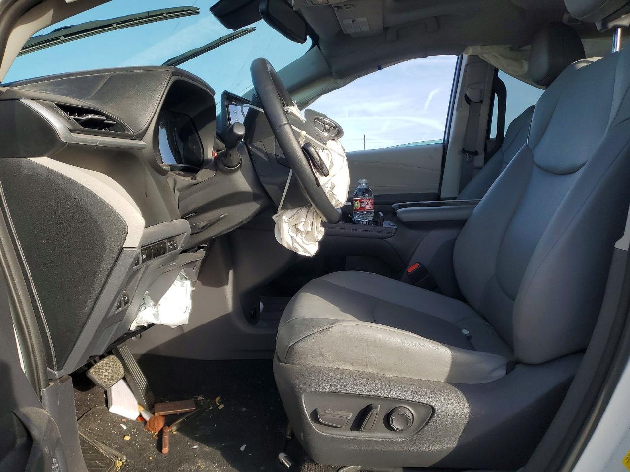 2021 Toyota Sienna Xle 8-Passenger - Image 7