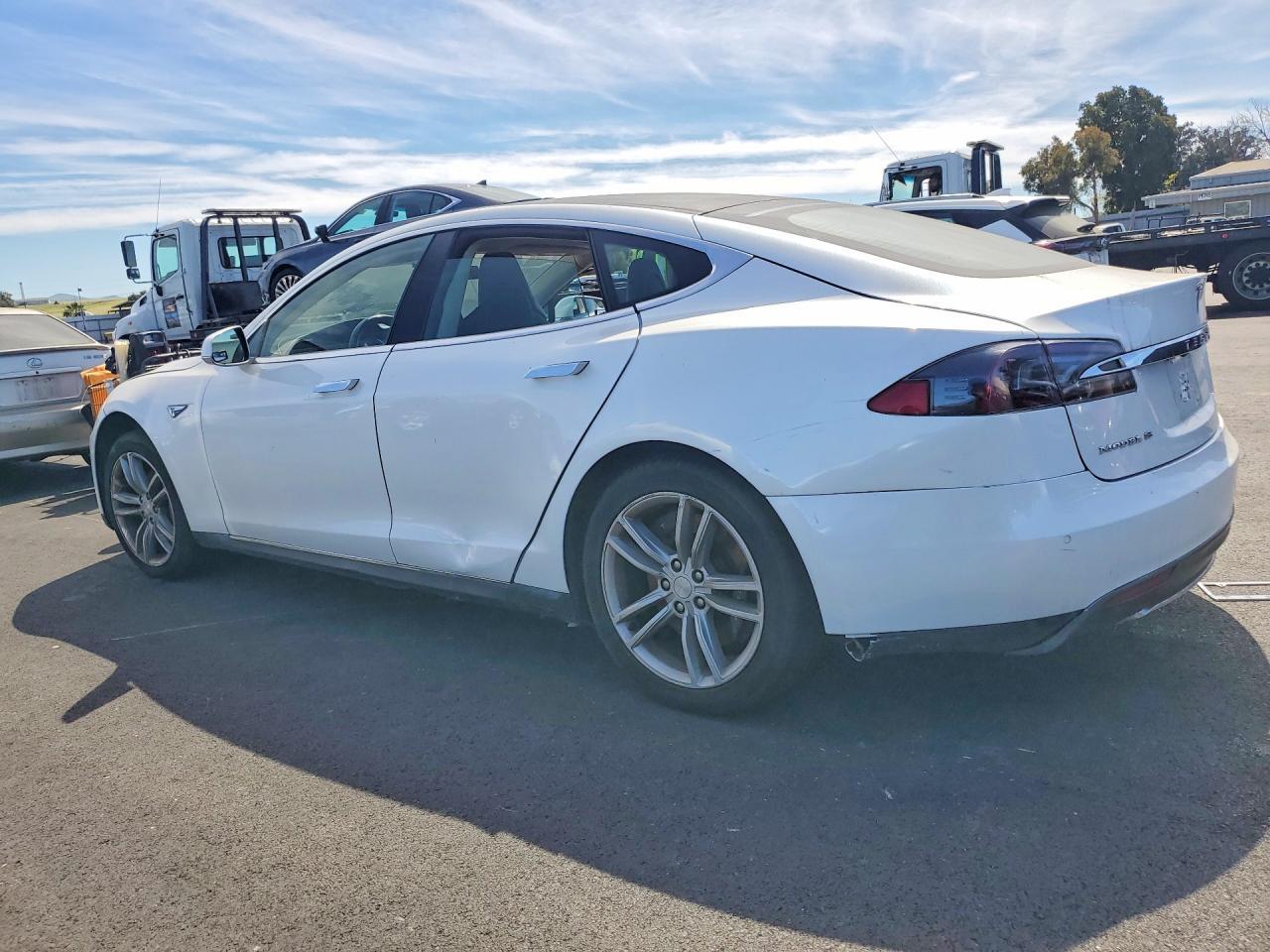 2014 Tesla Model S - Фото 2