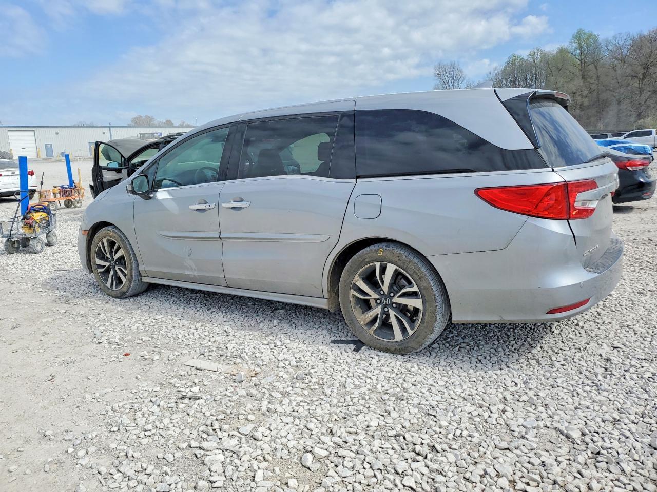 2018 Honda Odyssey Elite - Фото 2