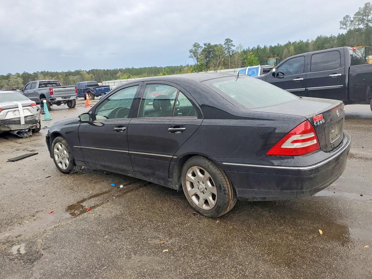 2005 Mercedes-Benz C 240 4Matic - Image 2