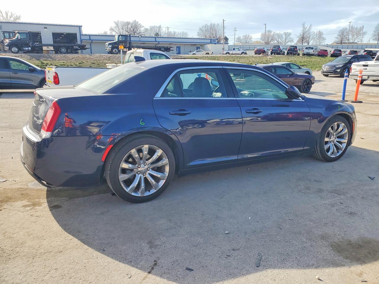 2017 Chrysler 300 Limited - Фото 3