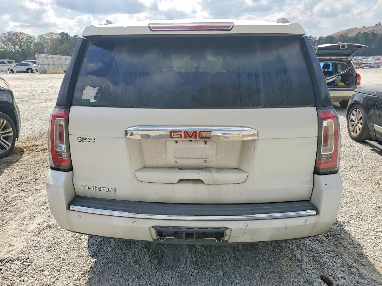 2020 GMC Yukon Denali - Image 6