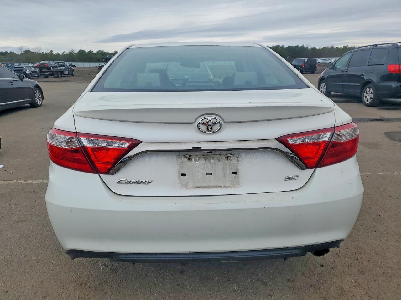 2015 Toyota Camry Se - Image 6