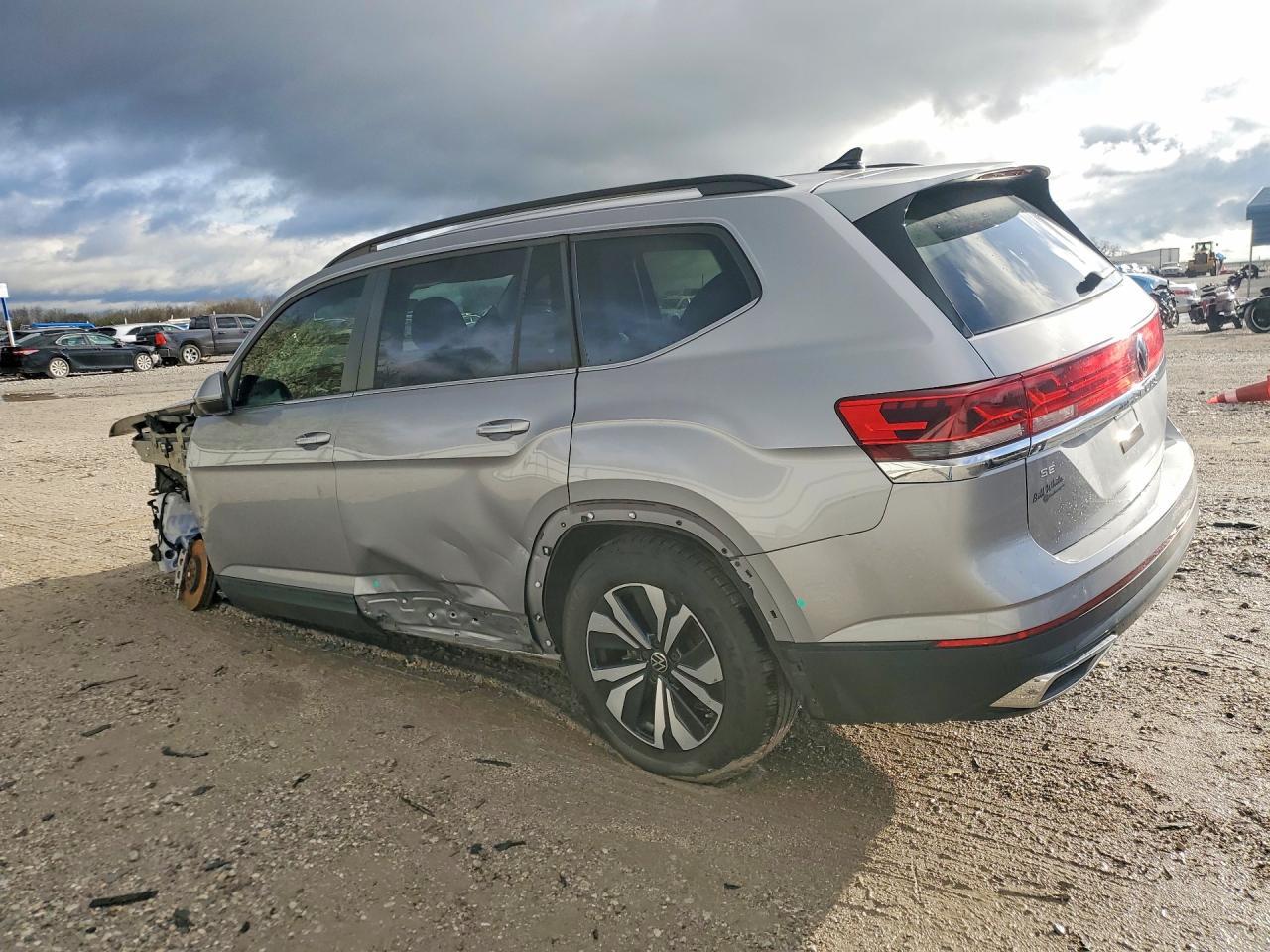 2024 Volkswagen Atlas Se - Image 2