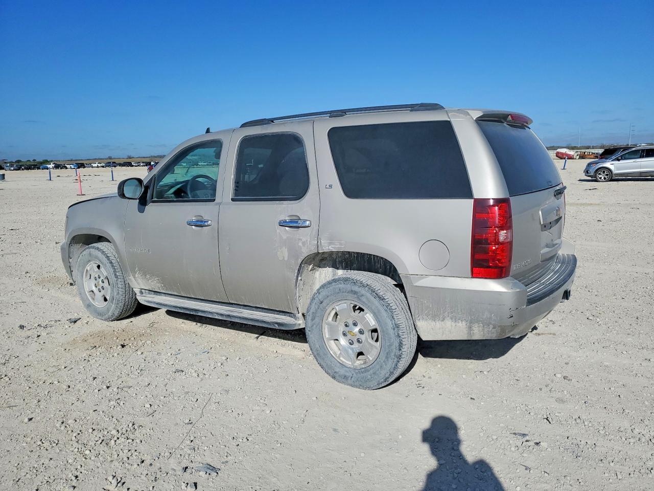 2007 Chevrolet Tahoe C1500 - Image 2
