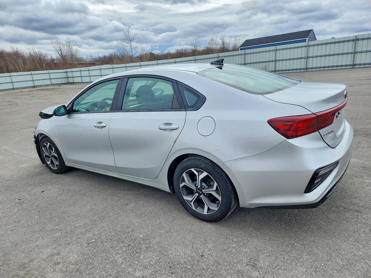 2021 Kia Forte Lxs - Фото 2