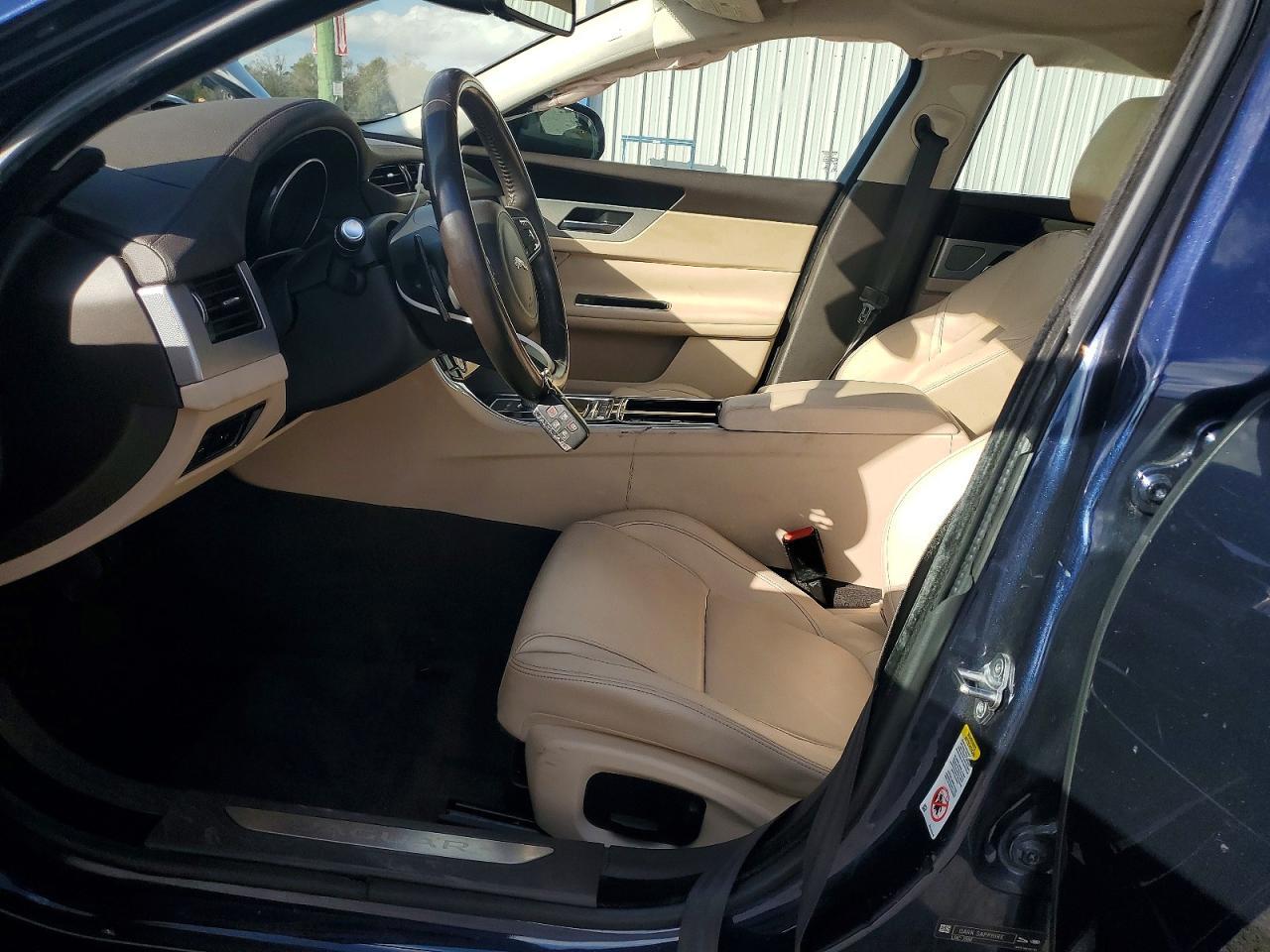 2016 Jaguar Xf Premium - Image 7