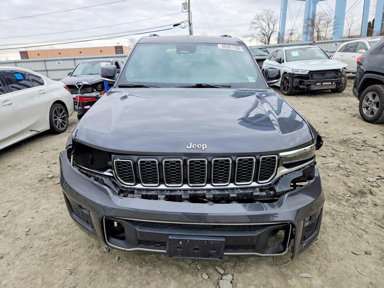 2022 Jeep Grand Cherokee Overland - Image 5