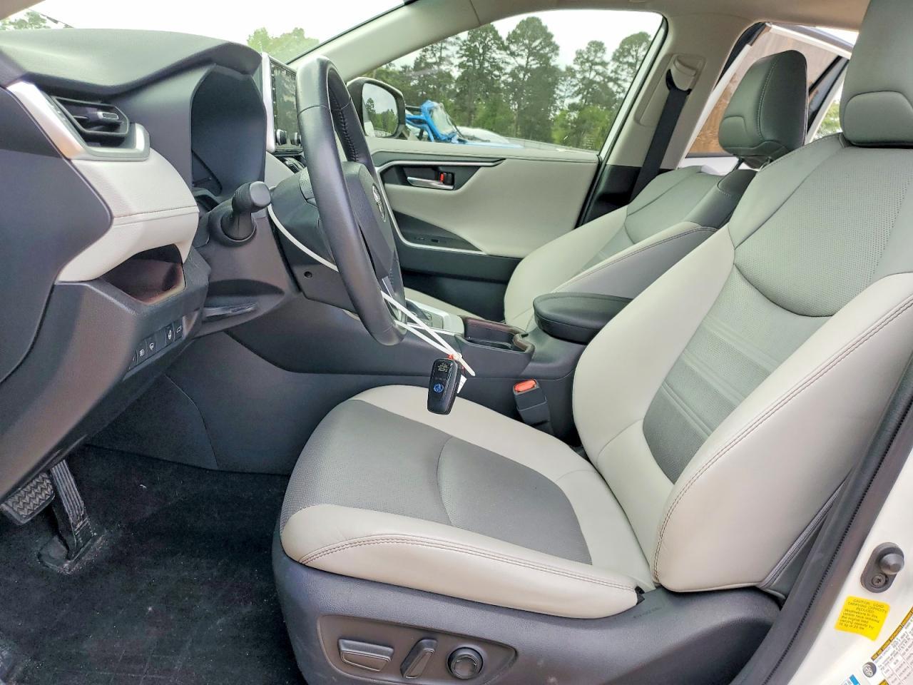 2020 Toyota Rav4 Hybrid Limited - Image 7