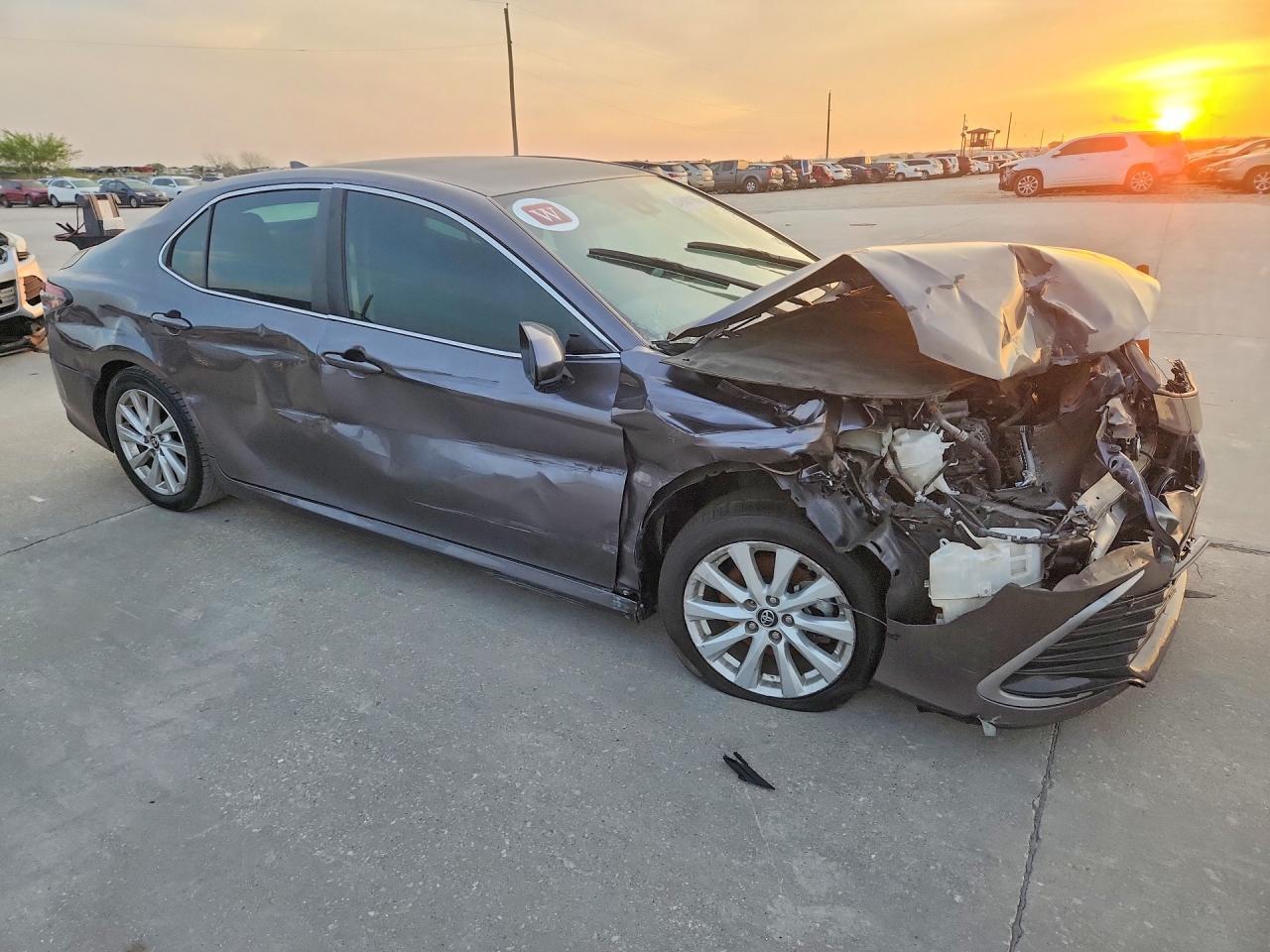 2023 Toyota Camry Le - Фото 4