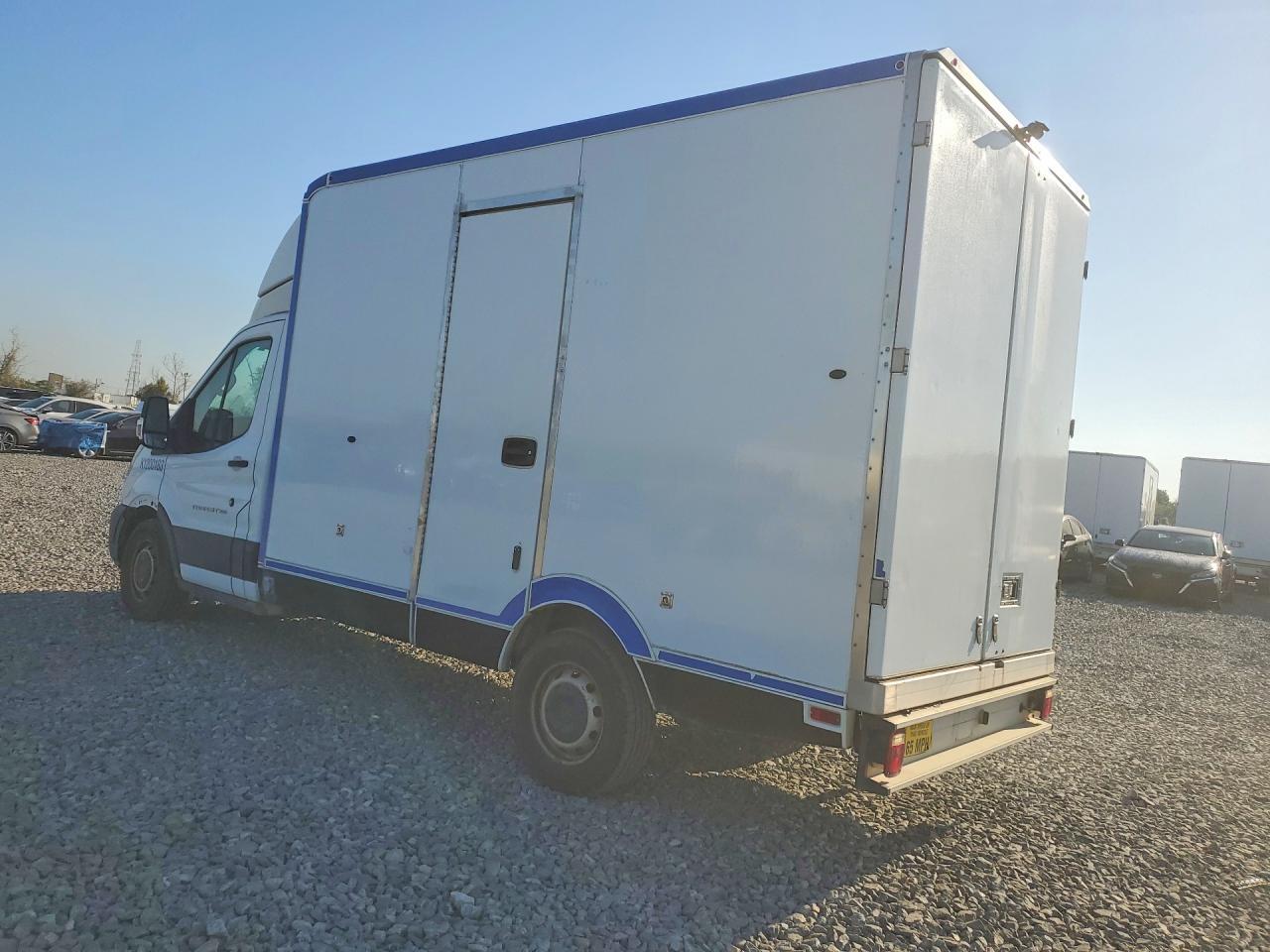 2020 Ford Transit Delivery Truck - Фото 2