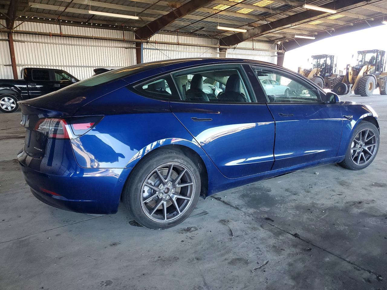 2022 Tesla Model 3 - Фото 3