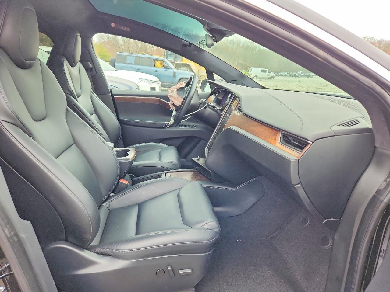 2020 Tesla Model X - Фото 7