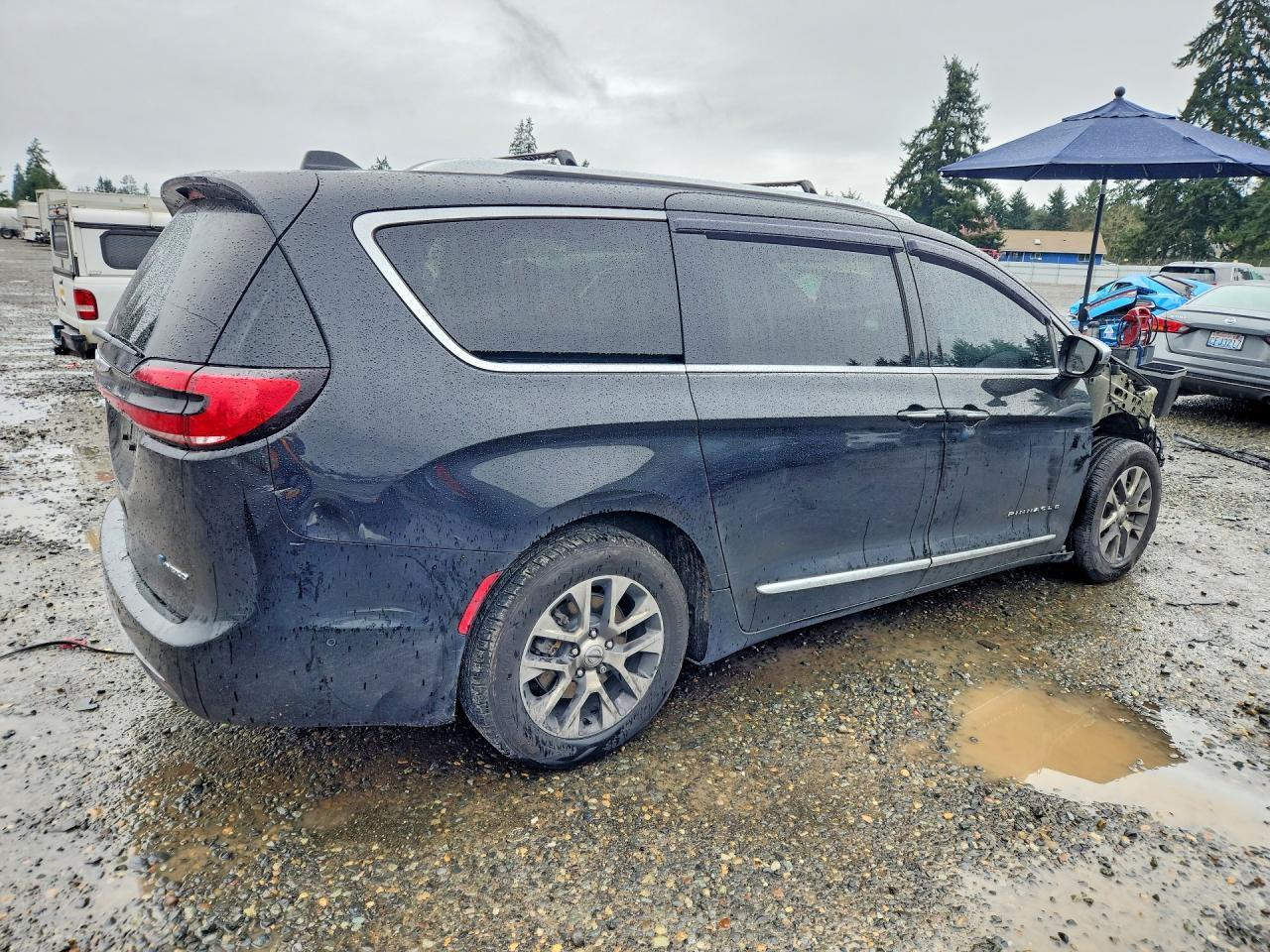 2022 Chrysler Pacifica Hybrid Pinnacle - Image 4