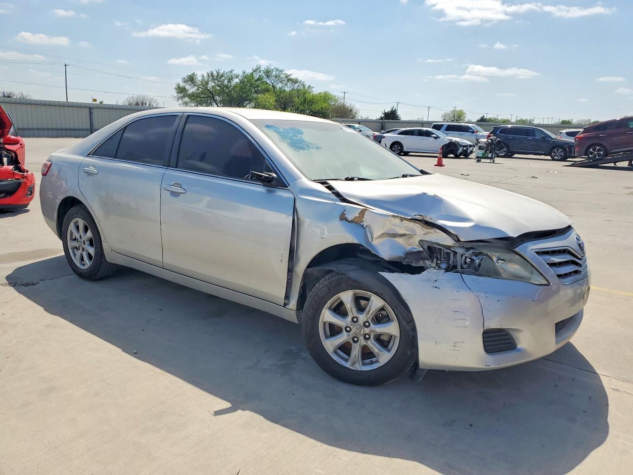 2011 Toyota Camry Le - Image 4