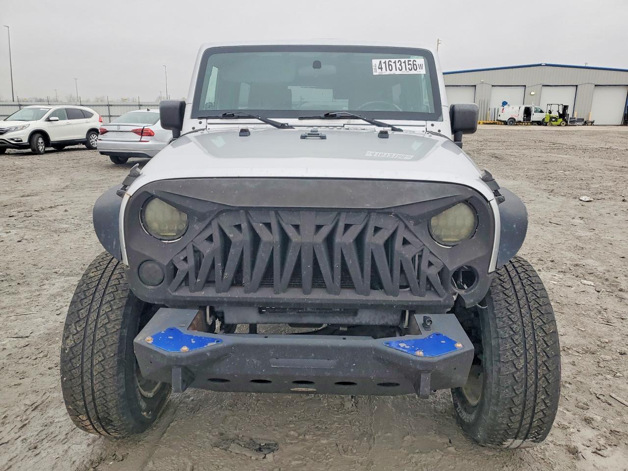 2010 Jeep Wrangler Unlimited Sahara - Фото 5