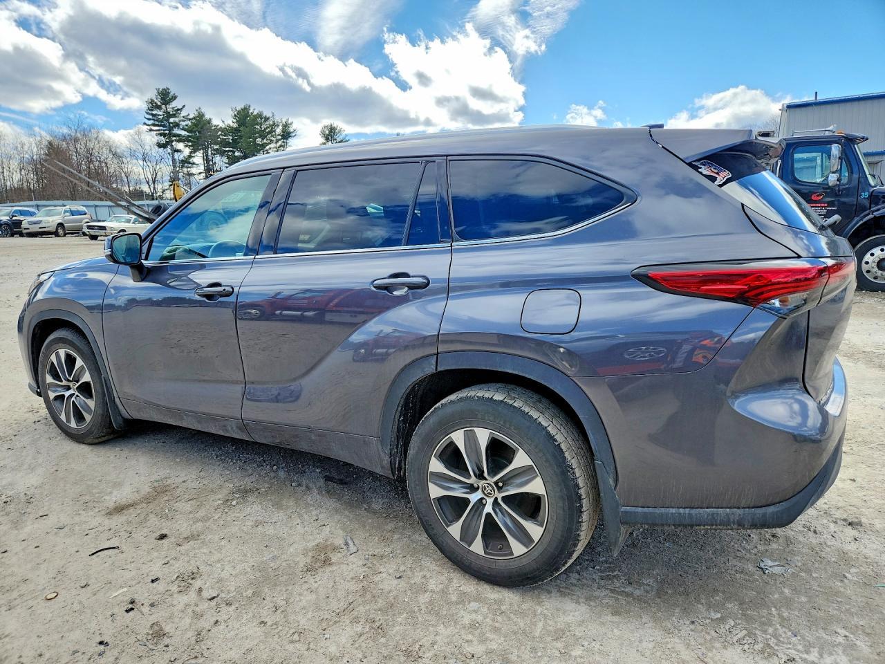 2021 Toyota Highlander Xle - Фото 2