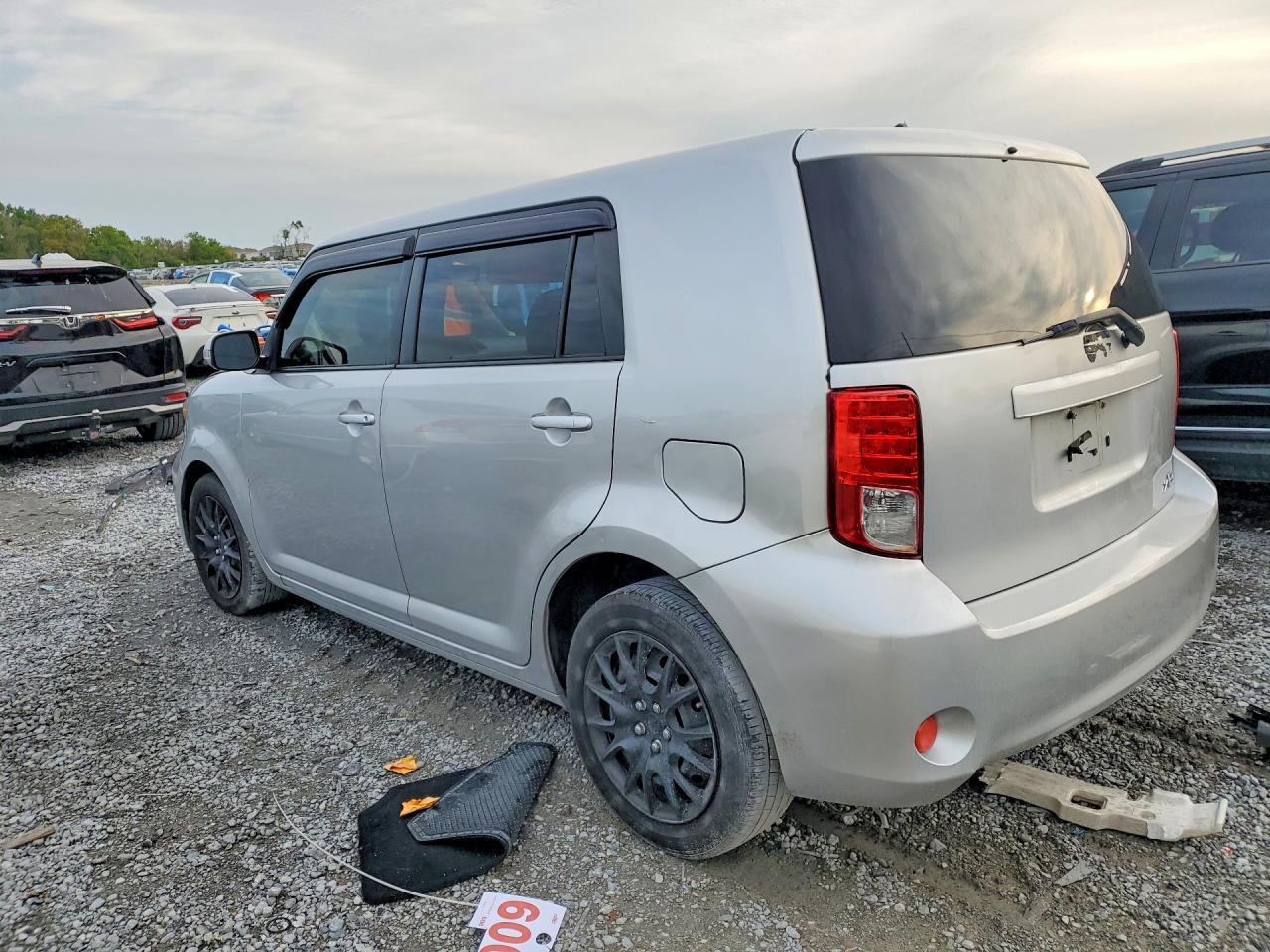 2012 Scion Xb Base - Фото 2