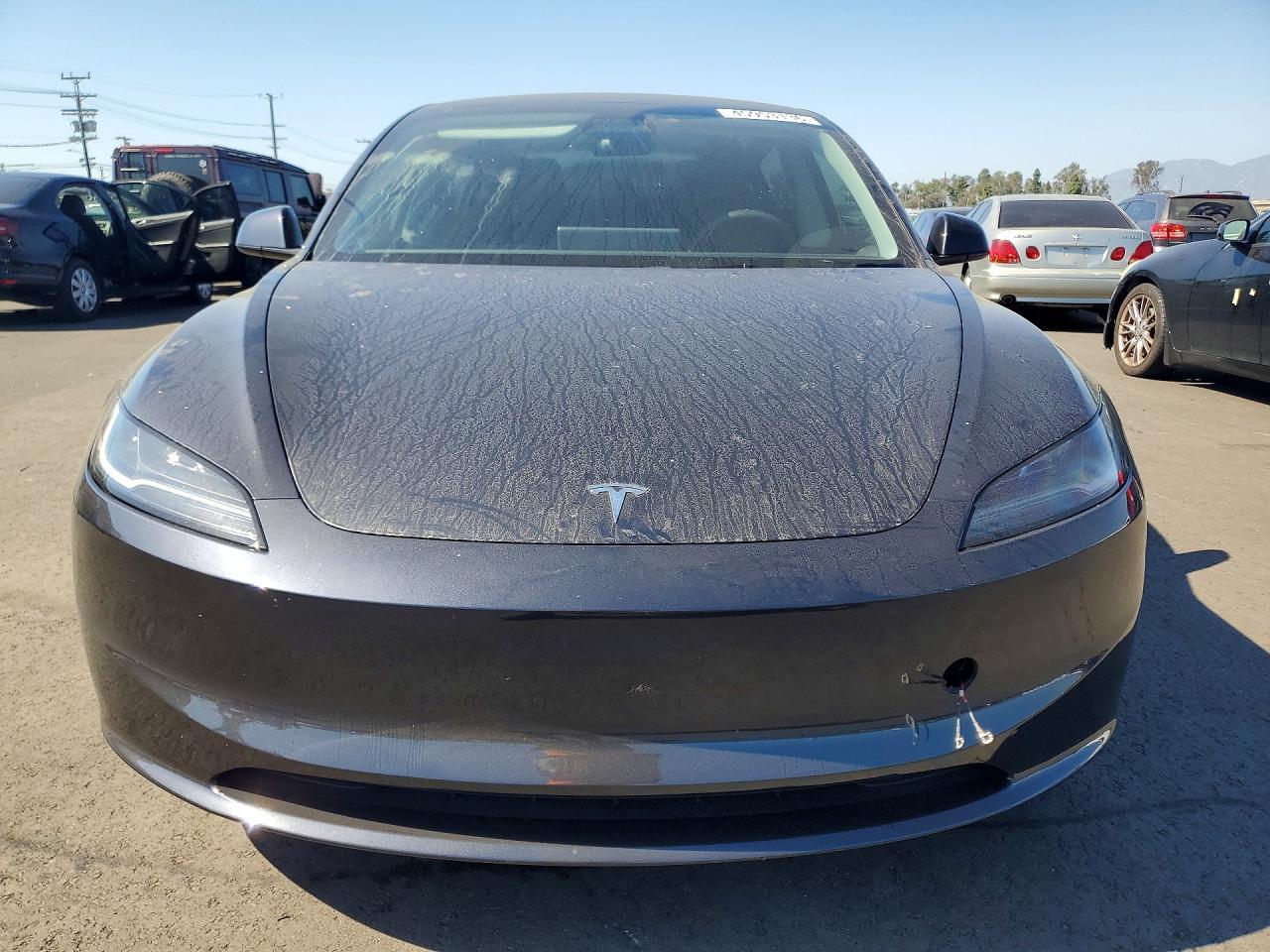 2025 Tesla Model 3 - Фото 5