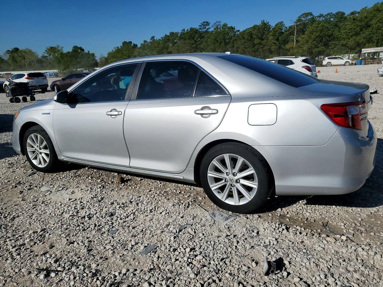 2012 Toyota Camry Hybrid Xle - Image 2