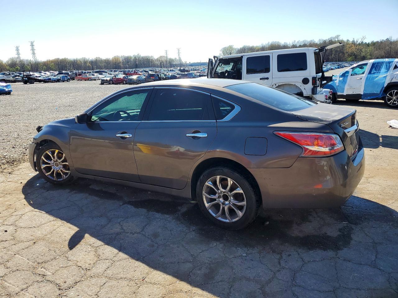 2014 Nissan Altima 2.5 S - Фото 2