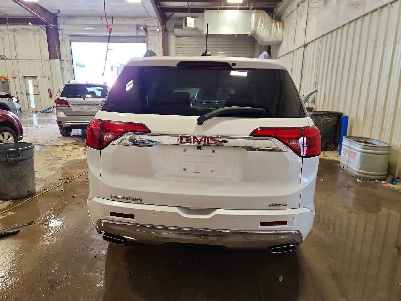 2017 GMC Acadia Denali - Фото 6