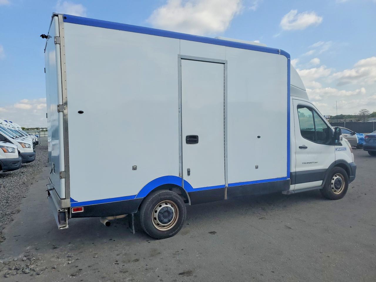 2020 Ford Transit Delivery Truck - Image 3