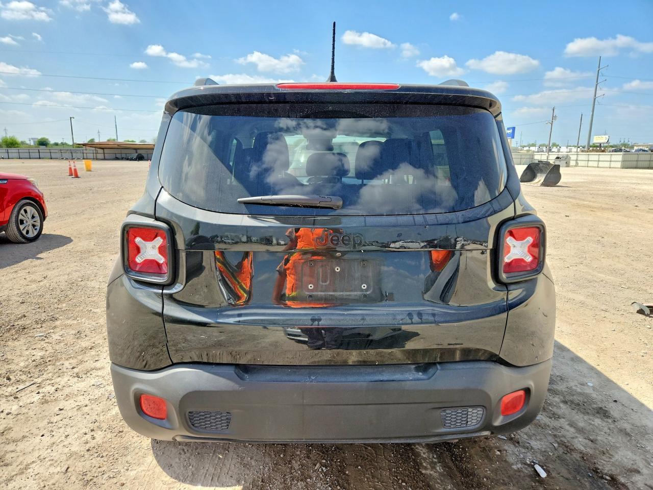 2017 Jeep Renegade Latitude - Image 6