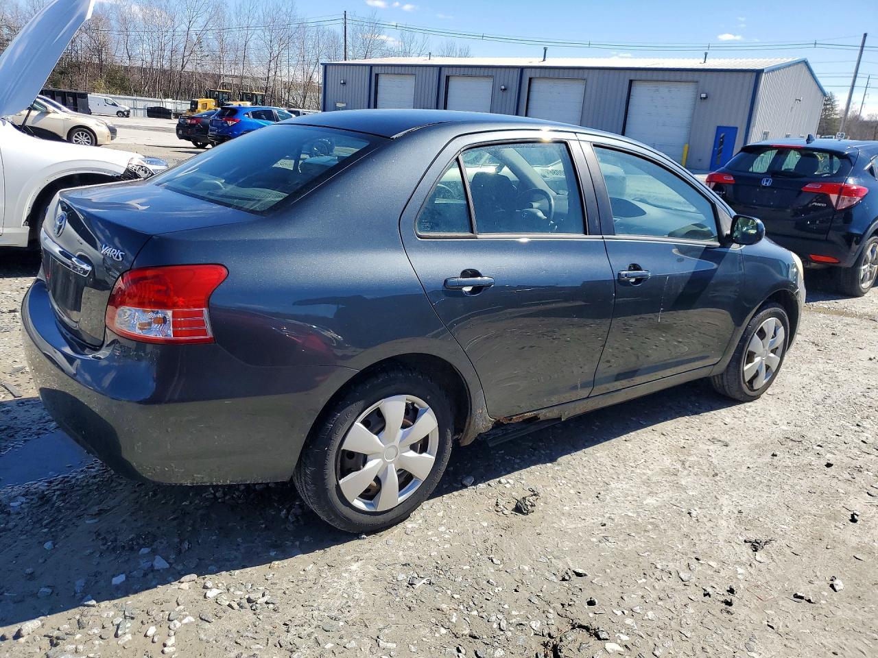 2010 Toyota Yaris Base - Image 3
