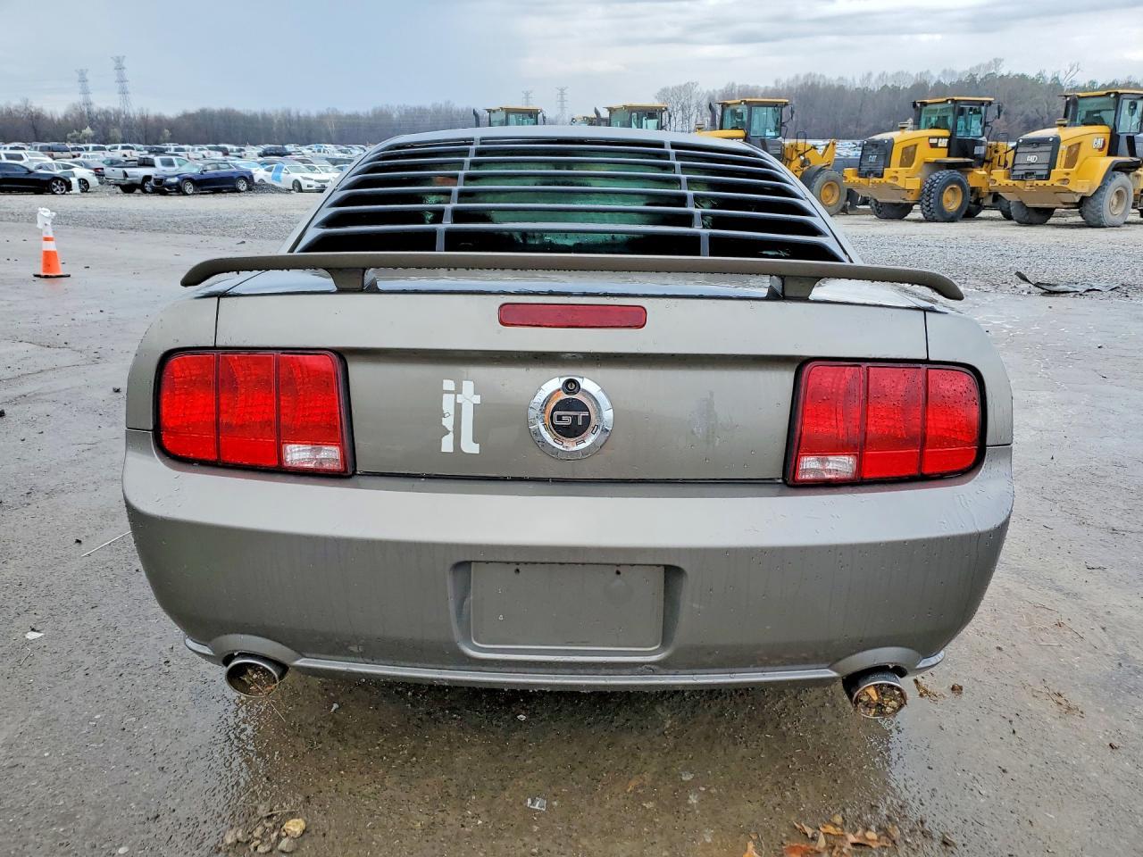 2005 Ford Mustang - Image 6