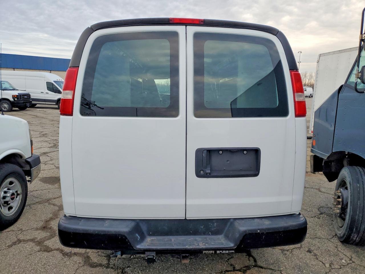 2018 Chevrolet Express G2500 Utility / Service Van - Image 6