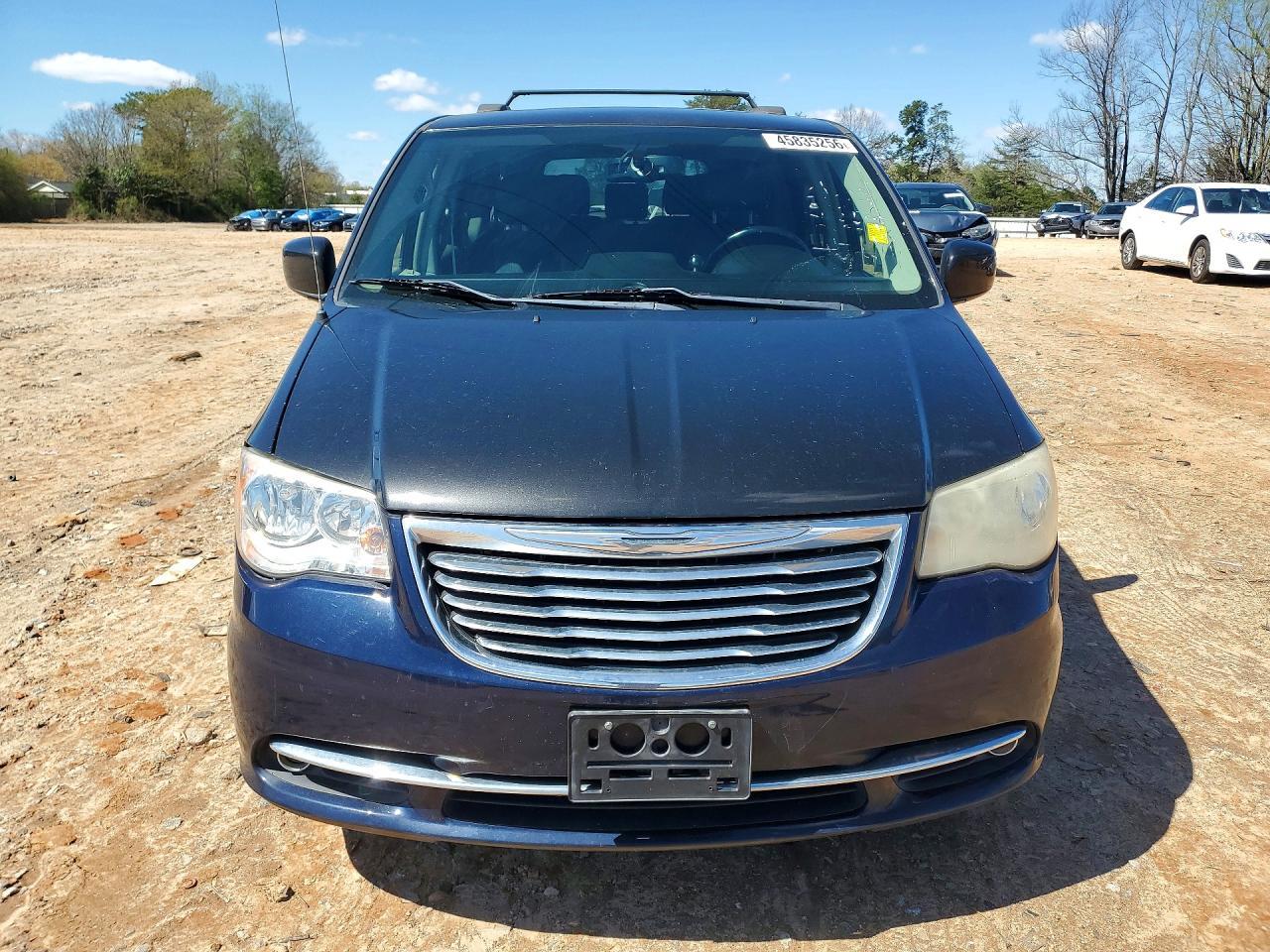 2015 Chrysler Town & Country Lx - Фото 5