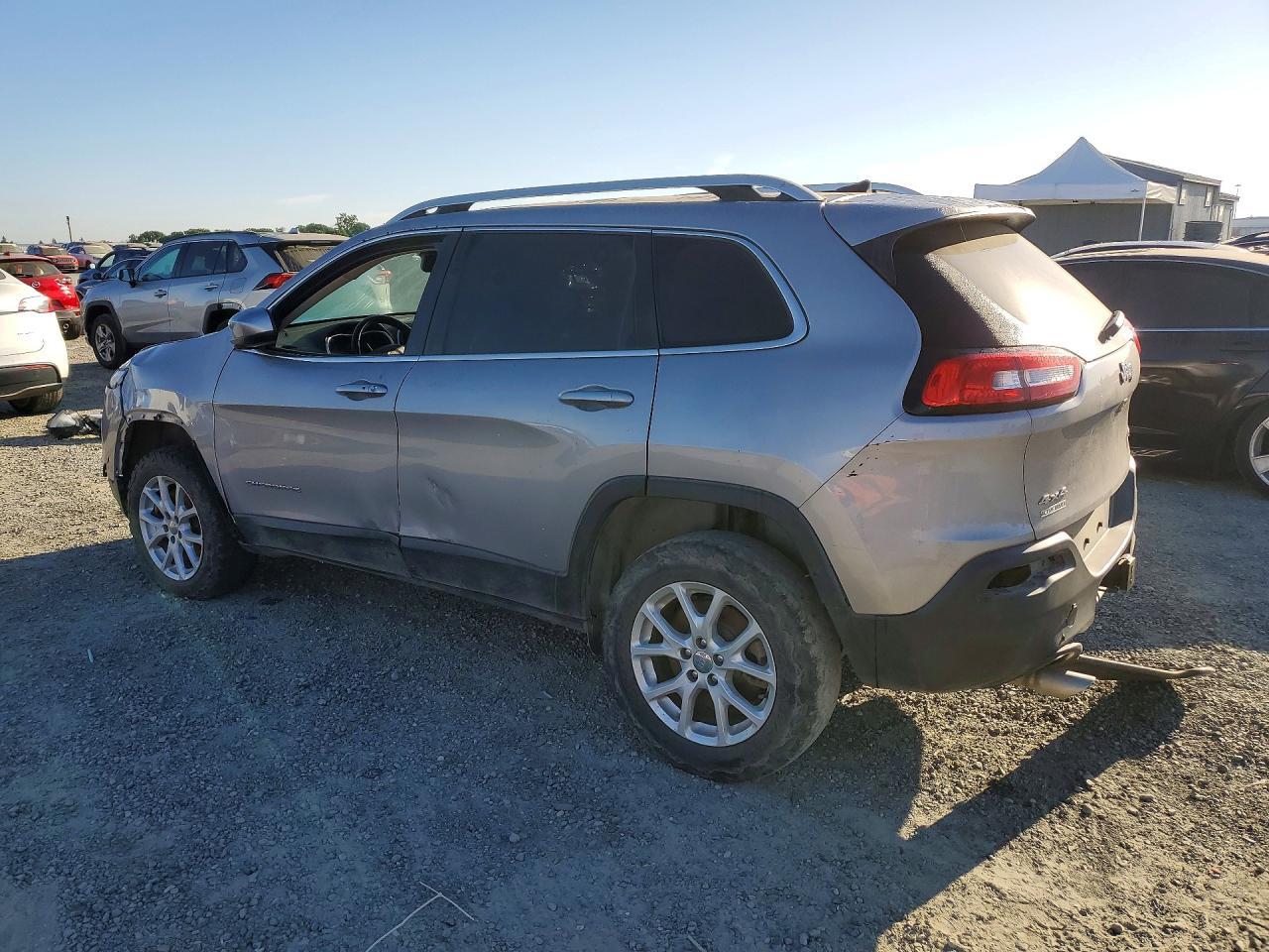 2018 Jeep Cherokee Latitude Plus - Фото 2