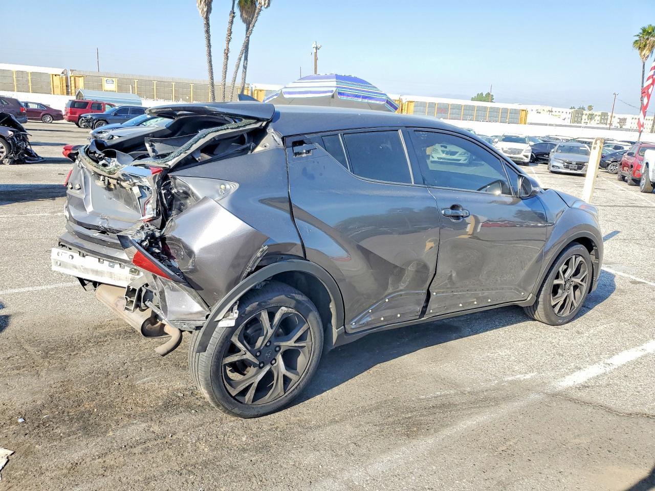 2018 Toyota C-Hr Xle - Image 3