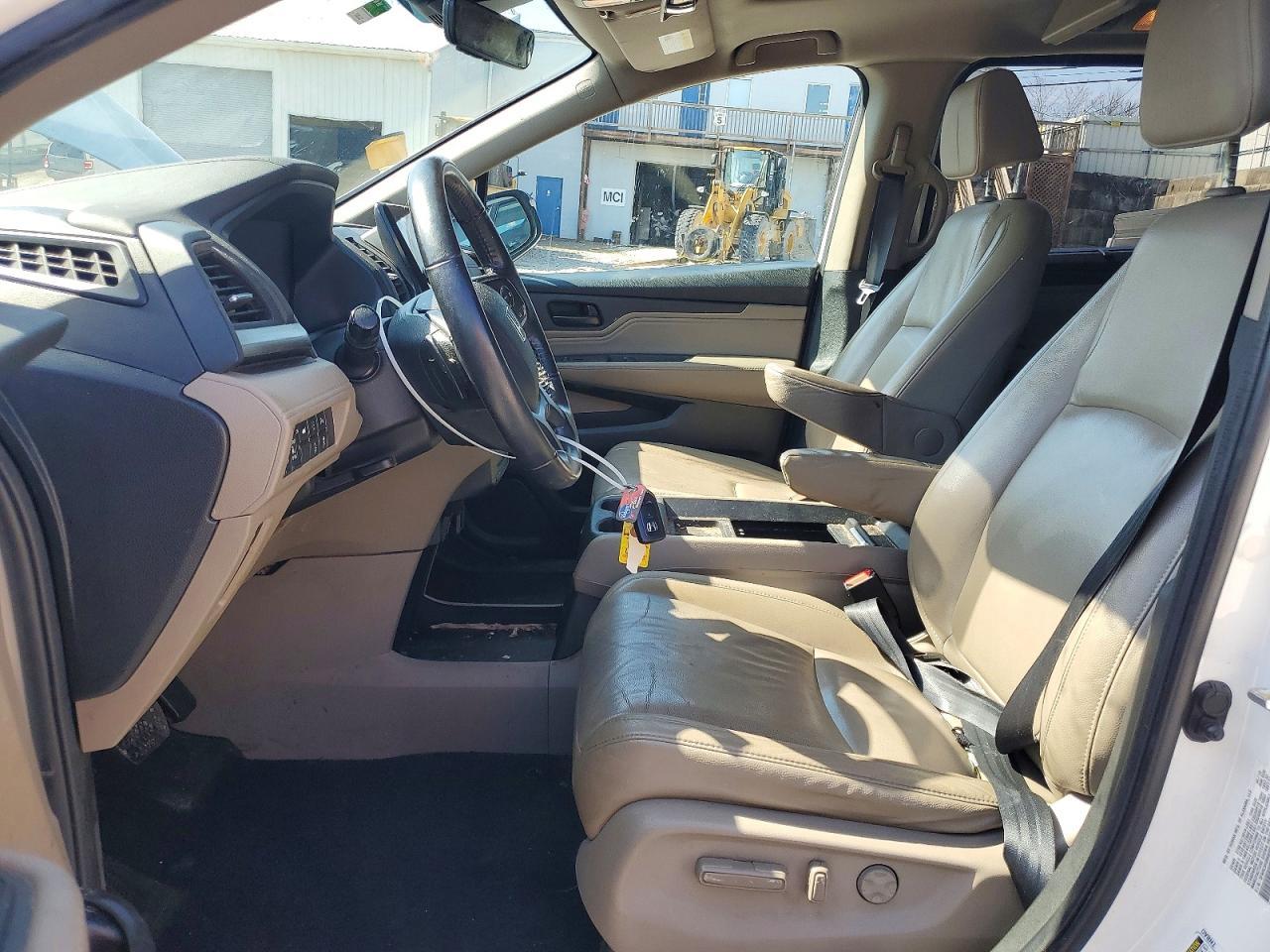 2019 Honda Odyssey Touring - Image 7