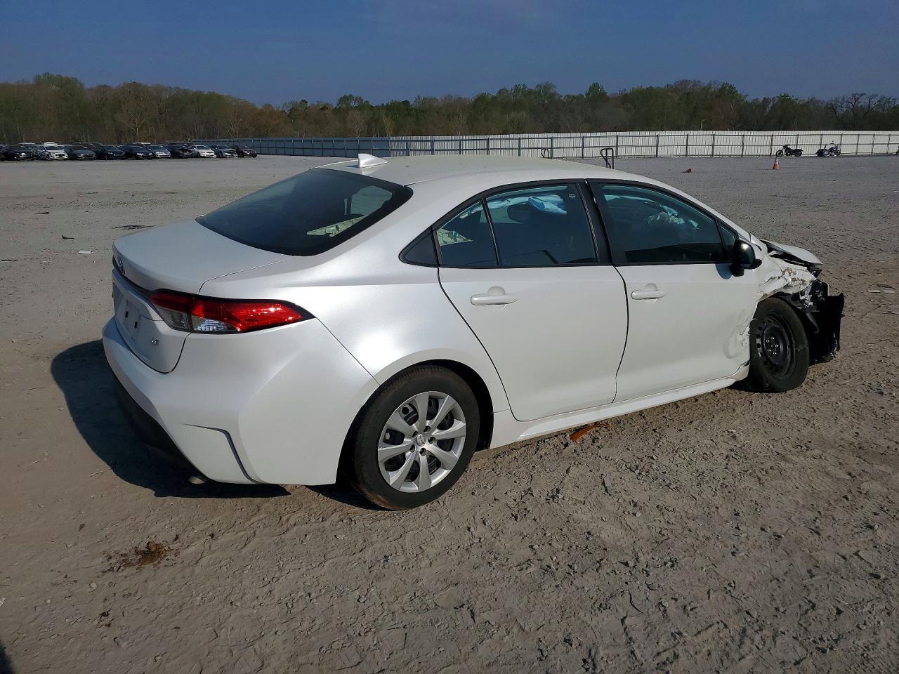 2025 Toyota Corolla Le - Фото 3